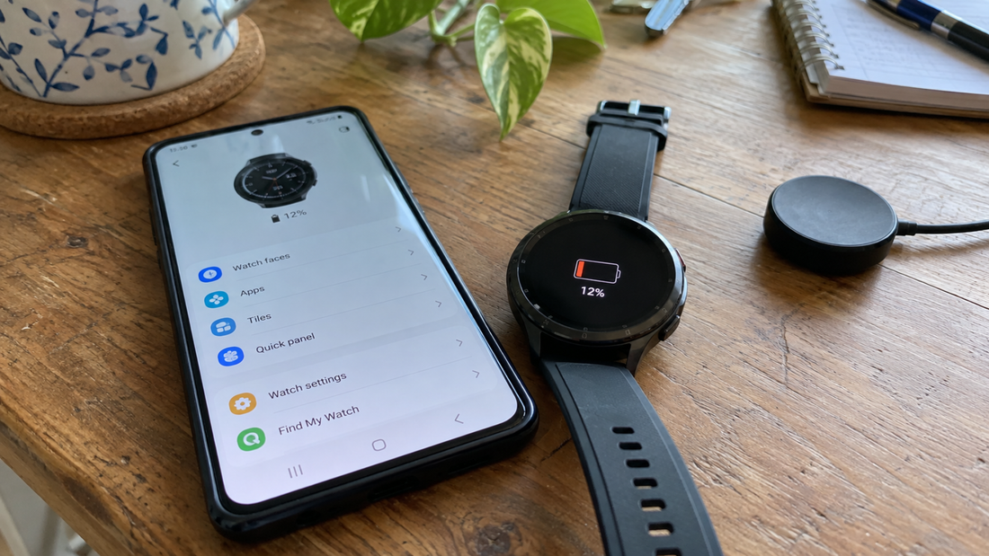 Samsung Galaxy Watch waarvan de batterijconditie wordt gecontroleerd