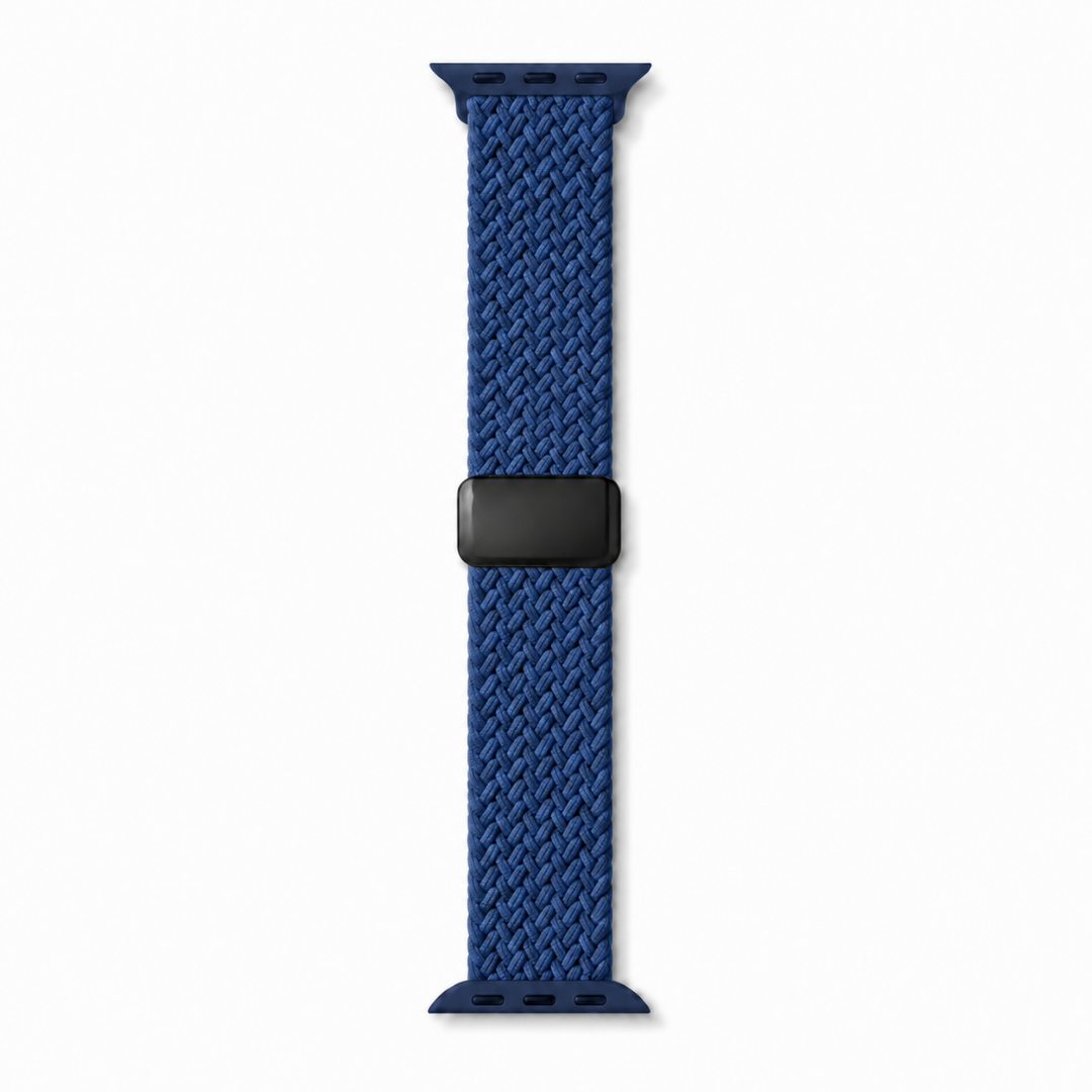 Apple Watch Gevlochten Bandje Marineblauw, volledig op een witte achtergrond