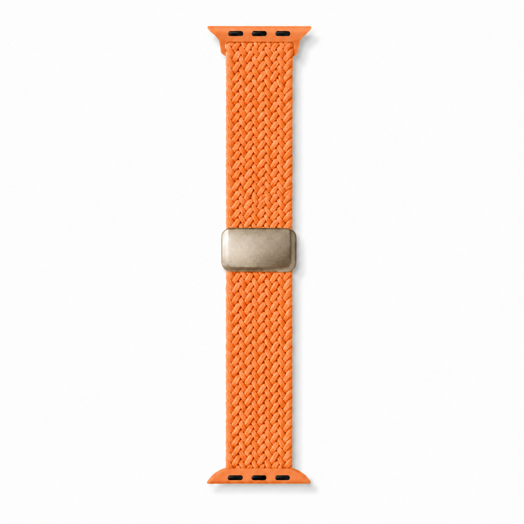 Apple Watch Gevlochten Bandje Oranje, volledig op een witte achtergrond
